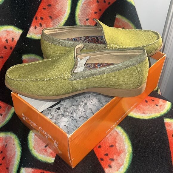 Globe Men's Tan Loafers - Picture 7 of 9